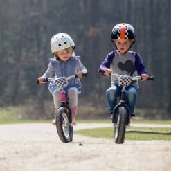 Kinderfietshelm - Twinkle Stars - Coconuts Helmets -Little Dutch || Djeco Verkoopwinkel coconuts helmets kinderfietshelm twinkle stars coc 5