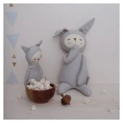 Rammelaar Knuffel Bunny Light Grey - Fabelab -Little Dutch || Djeco Verkoopwinkel fabelab rammelaar knuffel bunny light grey fabelab 2