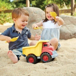 Green Toys Grote Kiepwagen Rood 13 Green Toys Grote Kiepwagen Rood -Little Dutch || Djeco Verkoopwinkel green toys green toys grote kiepwagen rood 5