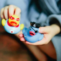 Isabelle Laurier Badeendje Prinses -Little Dutch || Djeco Verkoopwinkel isabelle laurier isabelle laurier badeendje prinse 2