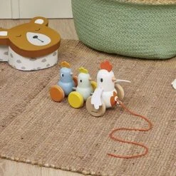 Janod Trekdier Kip En Kuikens 11 Janod Trekdier Kip En Kuikens -Little Dutch || Djeco Verkoopwinkel janod speelgoed janod trekdier kip en kuikens 4