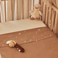 Jollein Rammelaar Spring Garden Bee -Little Dutch || Djeco Verkoopwinkel jollein jollein rammelaar spring garden bee 2