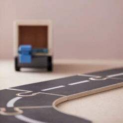 Kid's Concept Kids Concept Houten Autobaan Aiden 18-delig -Little Dutch || Djeco Verkoopwinkel kids concept kids concept houten autobaan aiden 18 4