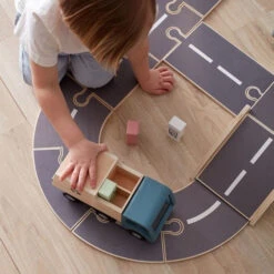 Kid's Concept Kids Concept Houten Autobaan Aiden 18-delig -Little Dutch || Djeco Verkoopwinkel kids concept kids concept houten autobaan aiden 18 7