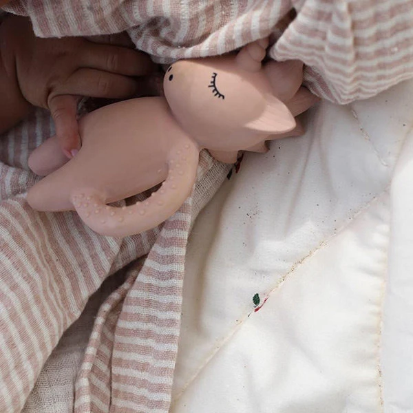 Bijtring Unicorn Rose - Konges Sløjd 4 Bijtring Unicorn Rose - Konges Sløjd - Afbeelding 2