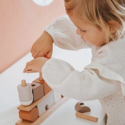 Label Label Stapelblokken Huis Nougat 9 Label Label Stapelblokken Huis Nougat -Little Dutch || Djeco Verkoopwinkel label label label label stapelblokken huis nougat 2