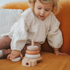 Label Label Stapeltoren Nougat -Little Dutch || Djeco Verkoopwinkel label label label label stapeltoren nougat 5