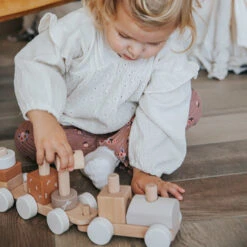 Label Label Stapeltrein Nougat 15 Label Label Stapeltrein Nougat -Little Dutch || Djeco Verkoopwinkel label label label label stapeltrein nougat 5