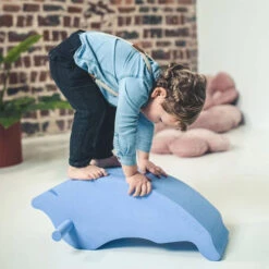 Moes Play Dolfijn Schommelpaard -Little Dutch || Djeco Verkoopwinkel moes play moes play dolfijn schommelpaard 3