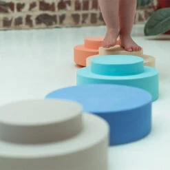 Moes Play Rainbow Chair Stapelstenen -Little Dutch || Djeco Verkoopwinkel moes play moes play rainbow chair stapelstenen 4