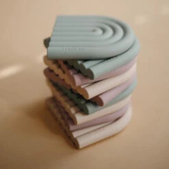 Mushie Bijtring Rainbow Cambridge Blue -Little Dutch || Djeco Verkoopwinkel mushie mushie bijtring rainbow cambridge blue 2