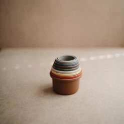 Mushie Stapeltoren Retro -Little Dutch || Djeco Verkoopwinkel mushie mushie stapeltoren retro 2