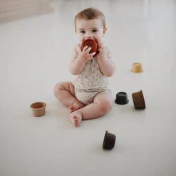 Mushie Stapeltoren Retro -Little Dutch || Djeco Verkoopwinkel mushie mushie stapeltoren retro 3