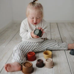 Mushie Stapeltoren Retro -Little Dutch || Djeco Verkoopwinkel mushie mushie stapeltoren retro 4