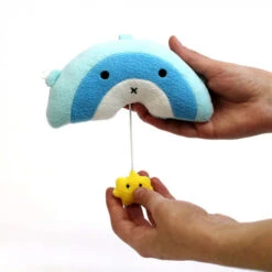 Noodoll Muziekmobiel Ricerain Blue -Little Dutch || Djeco Verkoopwinkel noodoll noodoll muziekmobiel ricerain blue 3