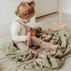 Play And Go Speelmat En Opbergzak Organic Grid Green 14 Play And Go Speelmat En Opbergzak Organic Grid Green -Little Dutch || Djeco Verkoopwinkel play and go play and go speelmat en opbergzak orga 11