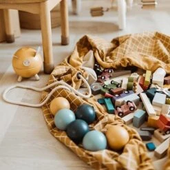 Play And Go Speelmat En Opbergzak Organic Grid Mustard 15 Play And Go Speelmat En Opbergzak Organic Grid Mustard -Little Dutch || Djeco Verkoopwinkel play and go play and go speelmat en opbergzak orga 31