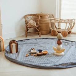 Play And Go Speelmat En Opbergzak Organic Grid Blue -Little Dutch || Djeco Verkoopwinkel play and go play and go speelmat en opbergzak orga 6