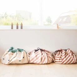 Play And Go Speelmat En Opbergzak Stripes Pink New -Little Dutch || Djeco Verkoopwinkel play and go play and go speelmat en opbergzak stri 13