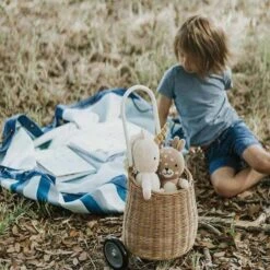 Play And Go Speelmat Opbergzak Outdoor Blue/Green Stripes -Little Dutch || Djeco Verkoopwinkel play and go play and go speelmat opbergzak outdoor 3