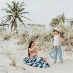 Play And Go Speelmat Opbergzak Outdoor Blue/Green Stripes -Little Dutch || Djeco Verkoopwinkel play and go play and go speelmat opbergzak outdoor 6