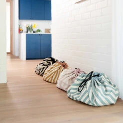 Speelmat En Opbergzak Stripes Green - Play And Go 9 Speelmat En Opbergzak Stripes Green - Play And Go -Little Dutch || Djeco Verkoopwinkel play and go speelmat en opbergzak stripes green pl 2
