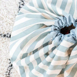 Speelmat En Opbergzak Stripes Green - Play And Go 11 Speelmat En Opbergzak Stripes Green - Play And Go -Little Dutch || Djeco Verkoopwinkel play and go speelmat en opbergzak stripes green pl 4