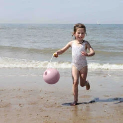 Quut Mini Ballo Banana Pink Emmer -Little Dutch || Djeco Verkoopwinkel quut quut mini ballo banana pink emmer 7