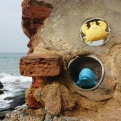 Tikiri Badspeeltje Met Belletje Krab -Little Dutch || Djeco Verkoopwinkel tikiri tikiri badspeeltje met belletje krab 5