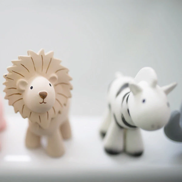 Tikiri Badspeeltje Met Belletje Zebra 4 Tikiri Badspeeltje Met Belletje Zebra - Afbeelding 2