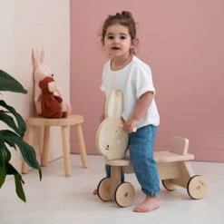 Trixie Houten Fiets 4 Wielen - Mrs. Rabbit -Little Dutch || Djeco Verkoopwinkel trixie baby trixie houten fiets 4 wielen mrs rabbi 4